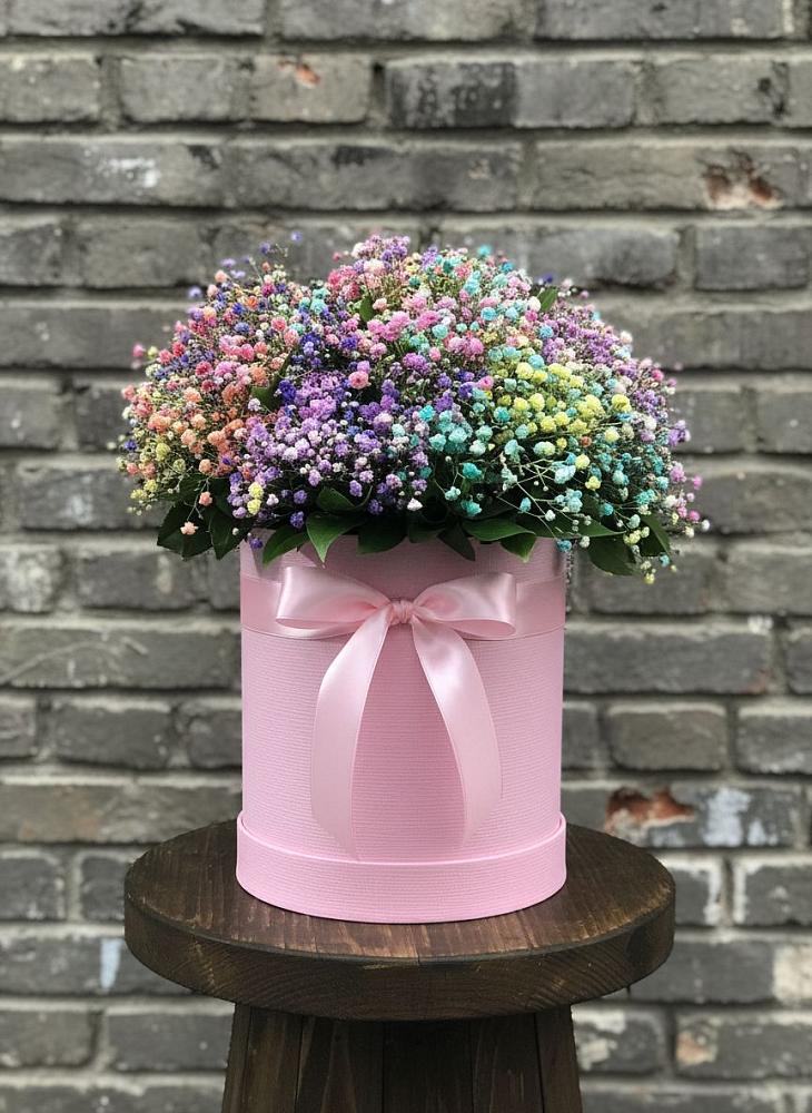 Цветочная композиция из Гипсофила и Розы в шляпной коробке в Верее Раменского района