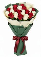 Букет Микс из красных и белых роз в Верее Раменского района