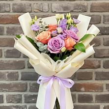 Букет цветов из:  Лизиантусы и Розы в Верее Раменского района