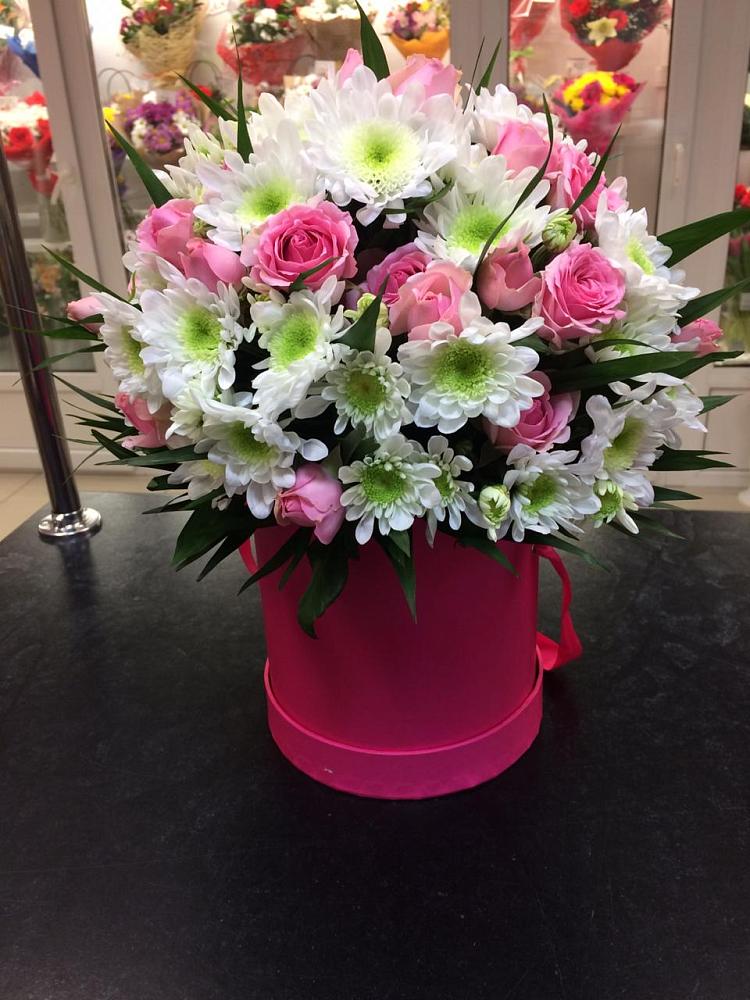 Цветочная композиция из Розы и Хризантемы в шляпной коробке в Верее Раменского района