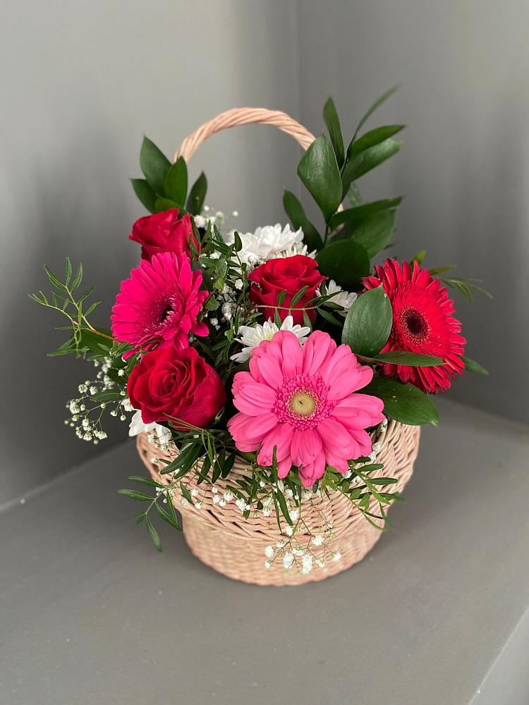 Цветочная композиция из Розы, Хризантемы и Герберы в корзине в Верее Раменского района